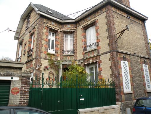  grande maison en brique, rue Beaujean